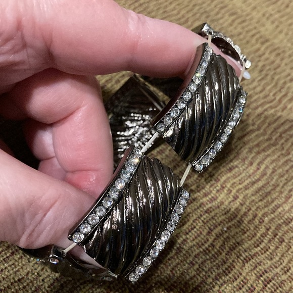 NWOT - Black Stretch Bracelet With Swirl Design and Cubic Zirconia Side Edging - Picture 6 of 6